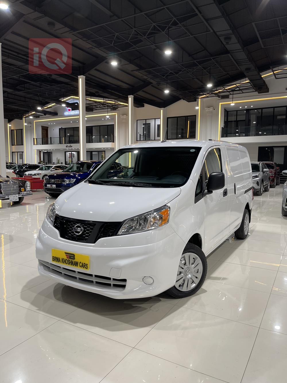 نیسان NV200